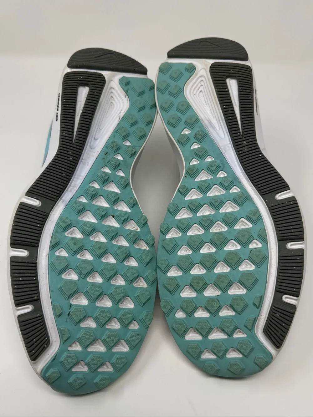 Nike Run Swift women’s  Gray & Teal Running Shoes Sz.9